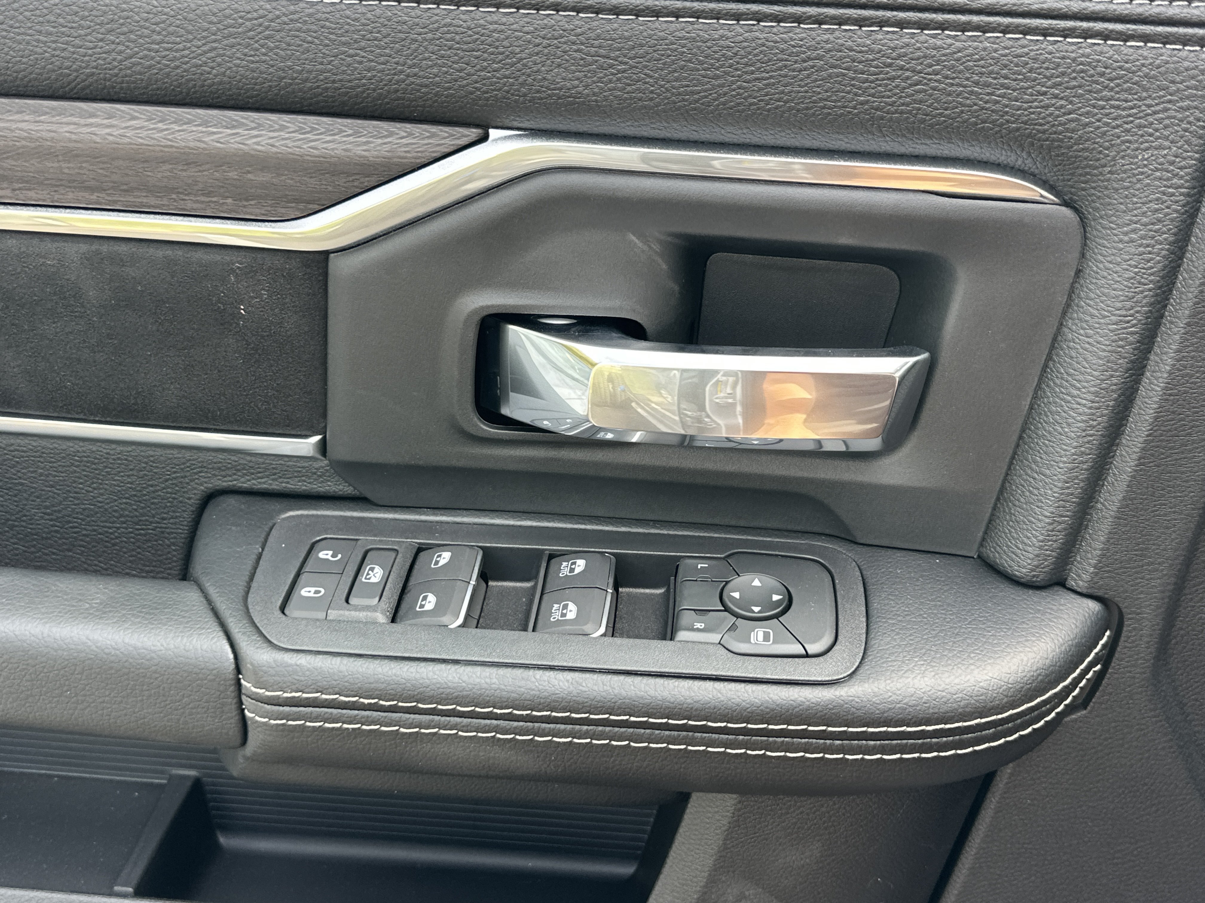 New 2027 RAM 5500 4x4 Crew Cab w/ Laramie Trim Package image 16
