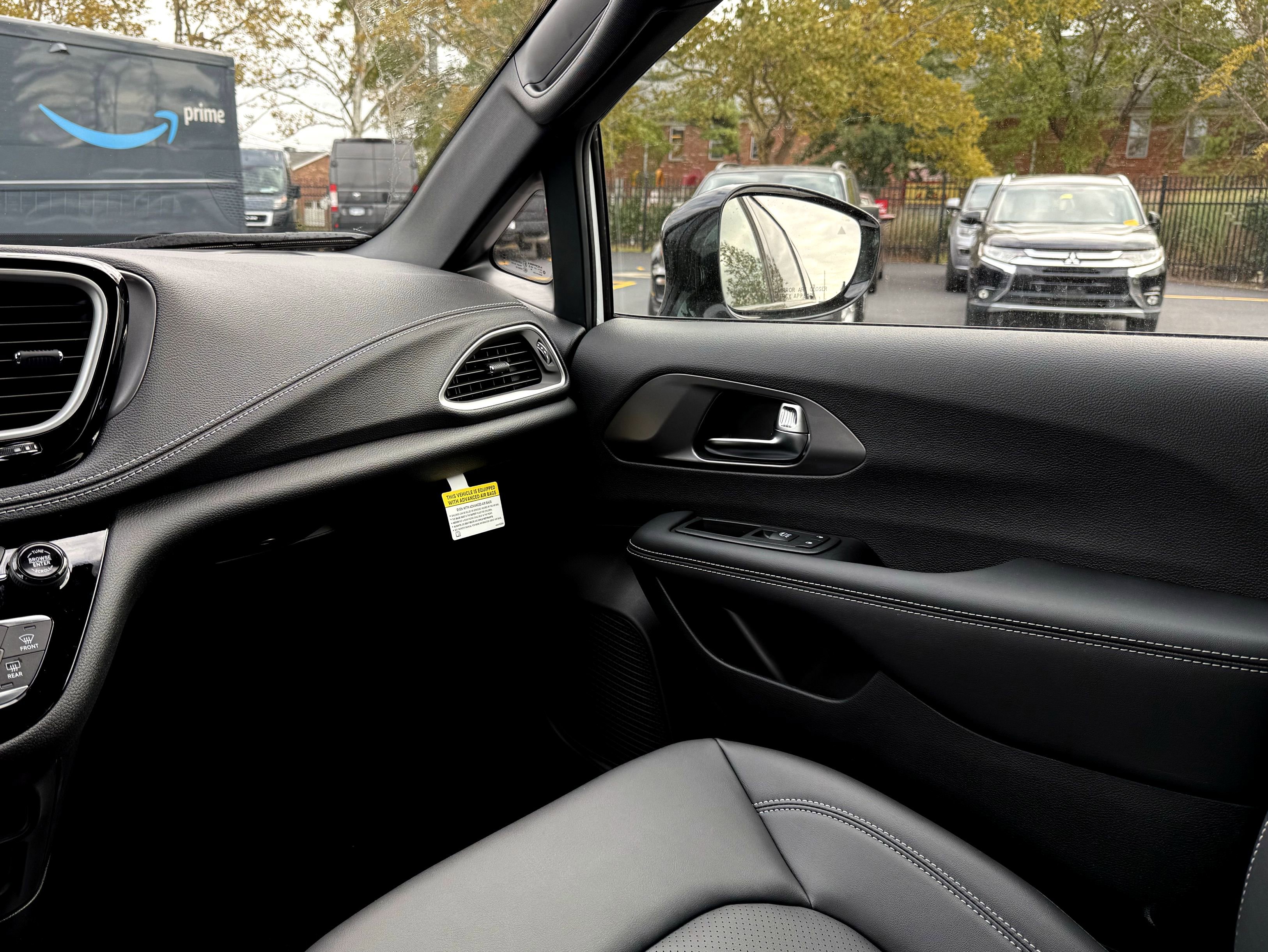 New 2026 Chrysler Pacifica Select image 29