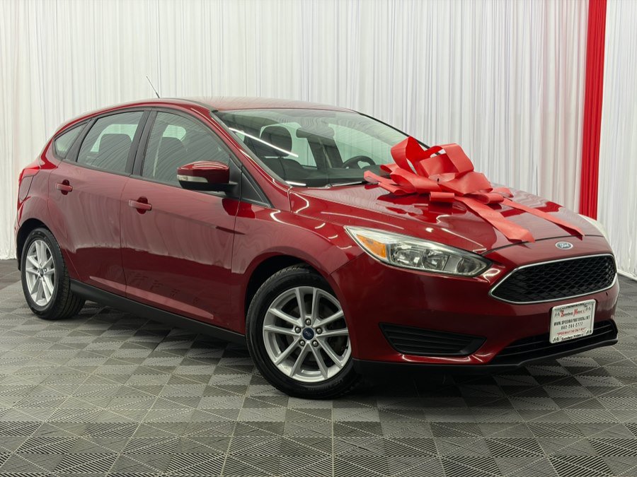 Used 2017 Ford Focus SE w/ Cold Weather Package FWD image 1