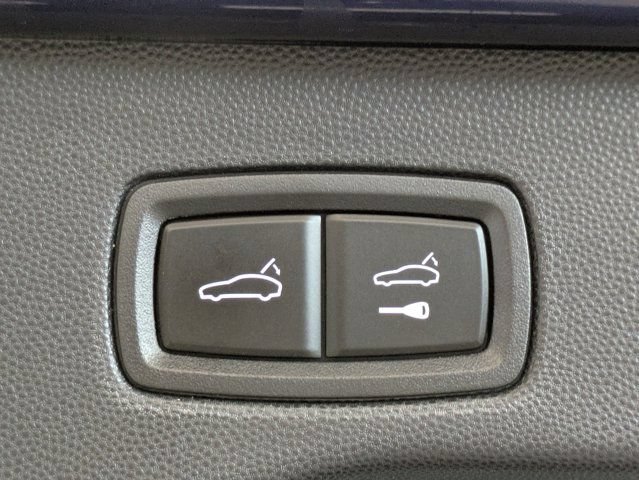 Used 2024 Porsche Macan Turbo Electric AWD/4WD image 13