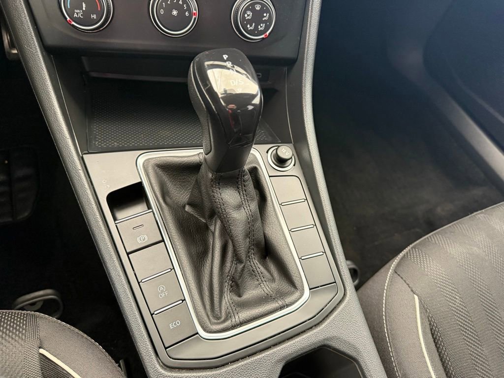 Used 2023 Volkswagen Jetta Sport image 38