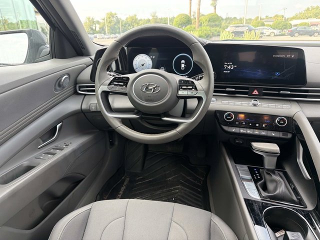 Used 2023 Hyundai Elantra SEL w/ Convenience Package FWD image 23