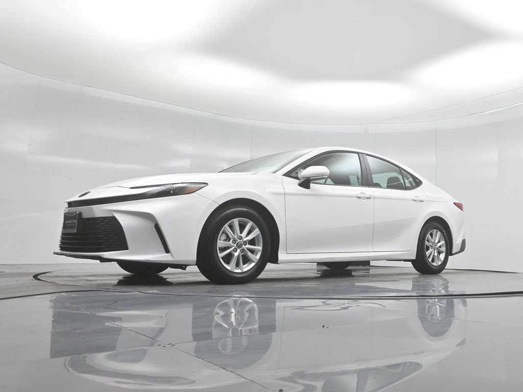 Used 2025 Toyota Camry LE FWD image 41
