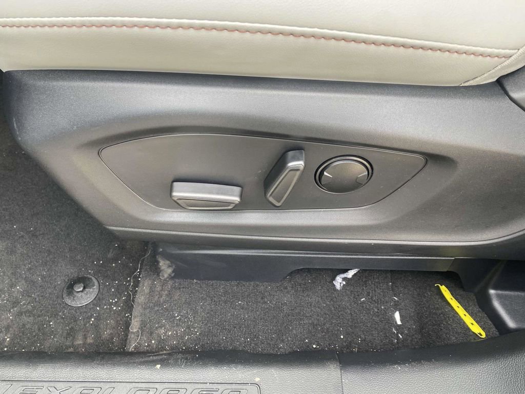 New 2025 Ford Explorer Active w/ Active Comfort Package image 15