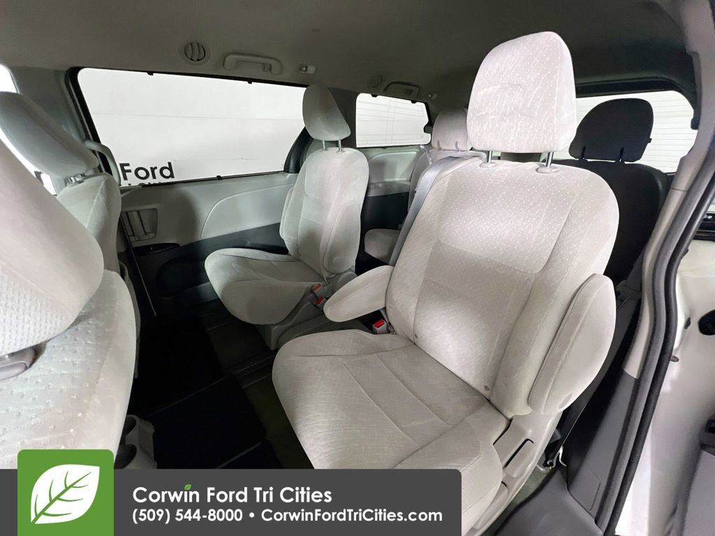 Used 2016 Toyota Sienna LE image 27