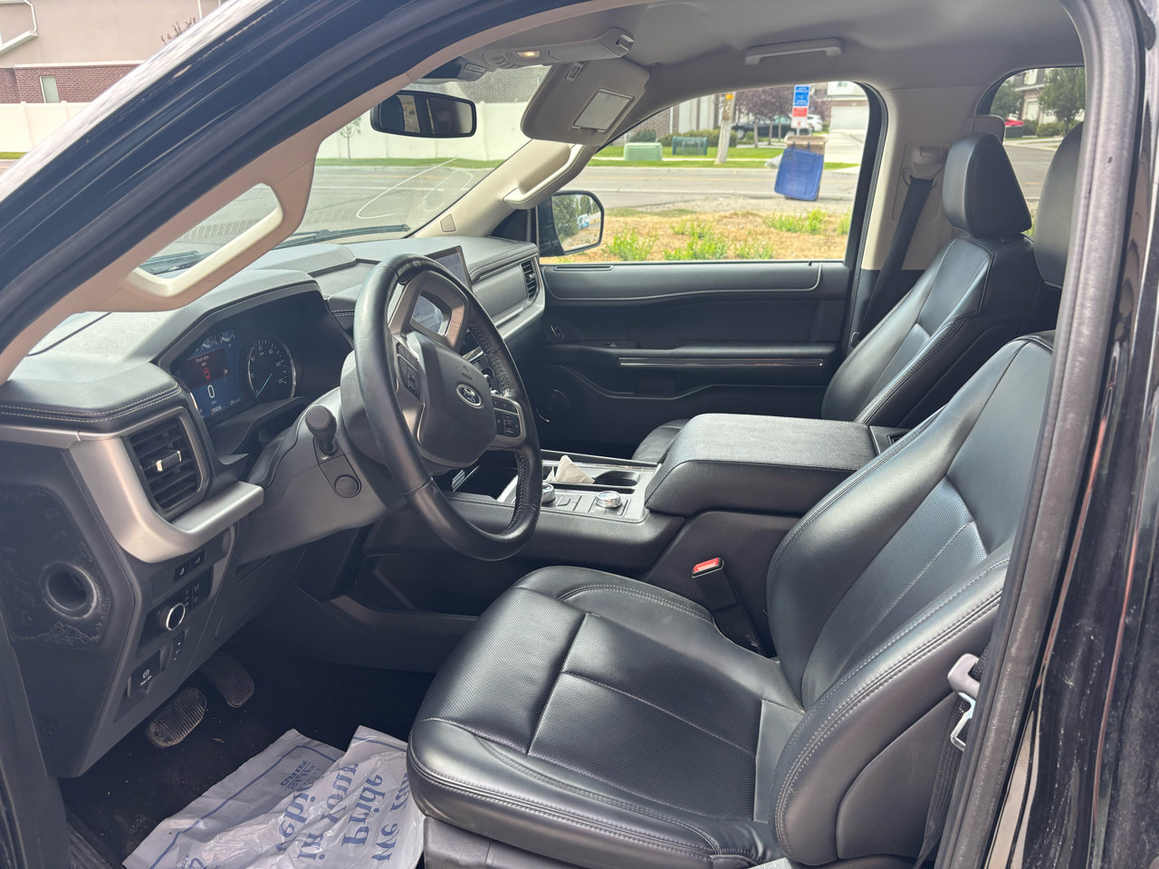 Used 2024 Ford Expedition Max XLT image 4