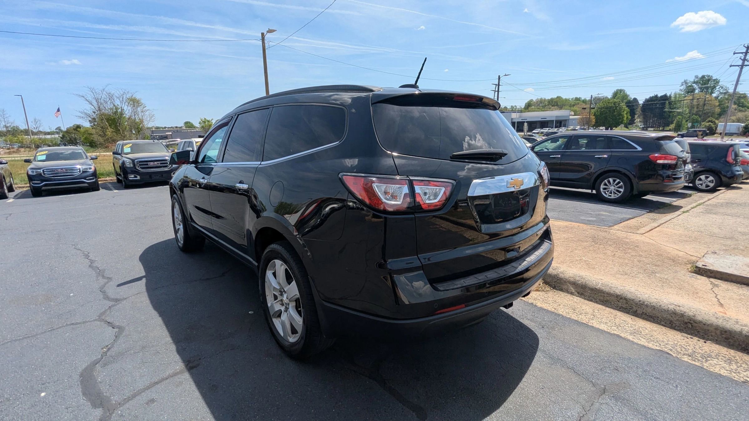 Used 2016 Chevrolet Traverse LT w/ Style and Technology Package FWD image 5