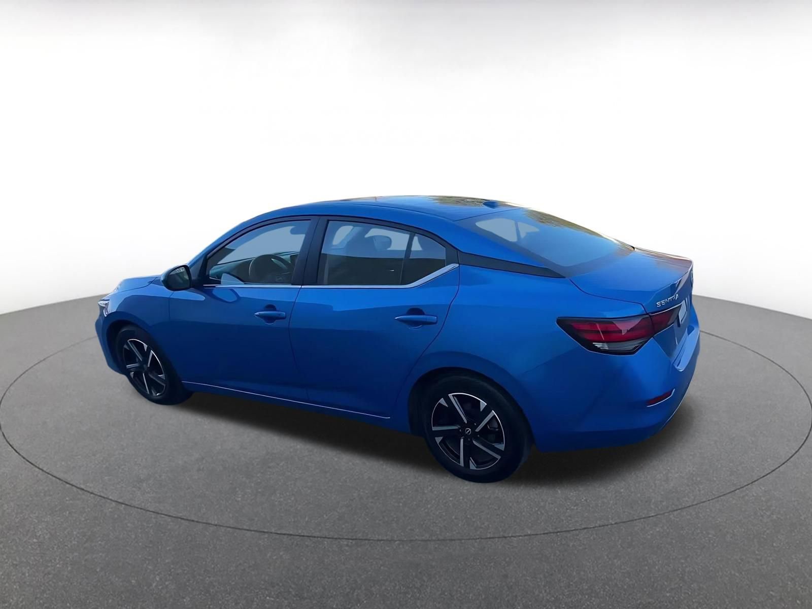 Used 2025 Nissan Sentra SV FWD image 10