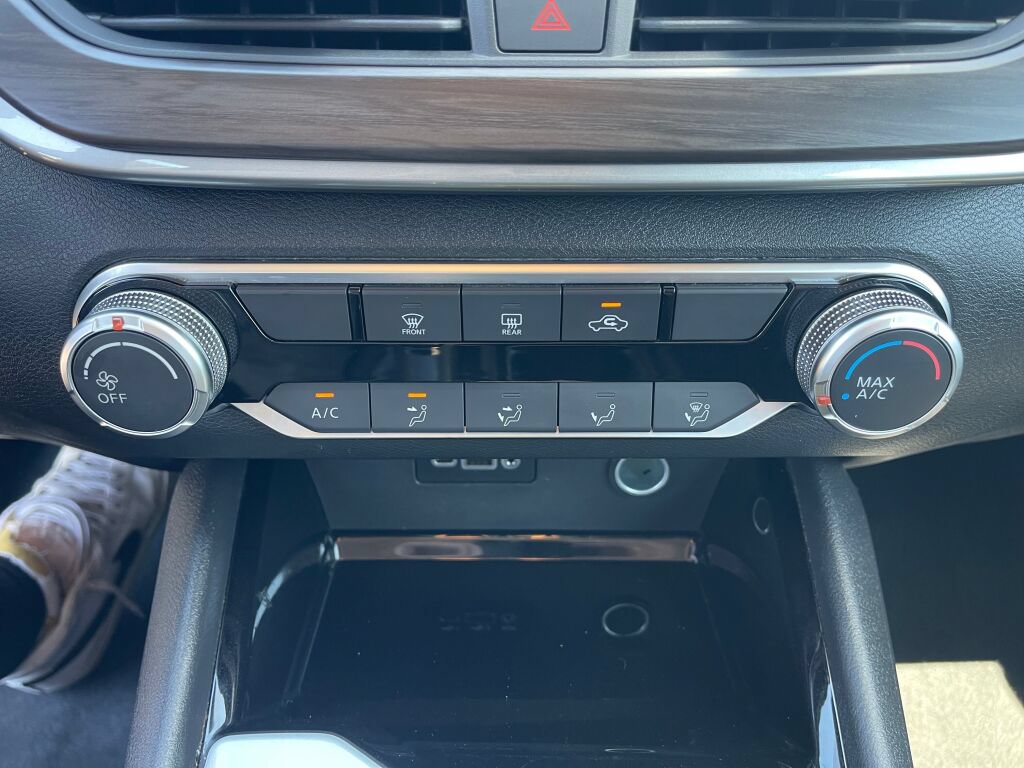 Used 2024 Nissan Altima 2.5 SV FWD image 12