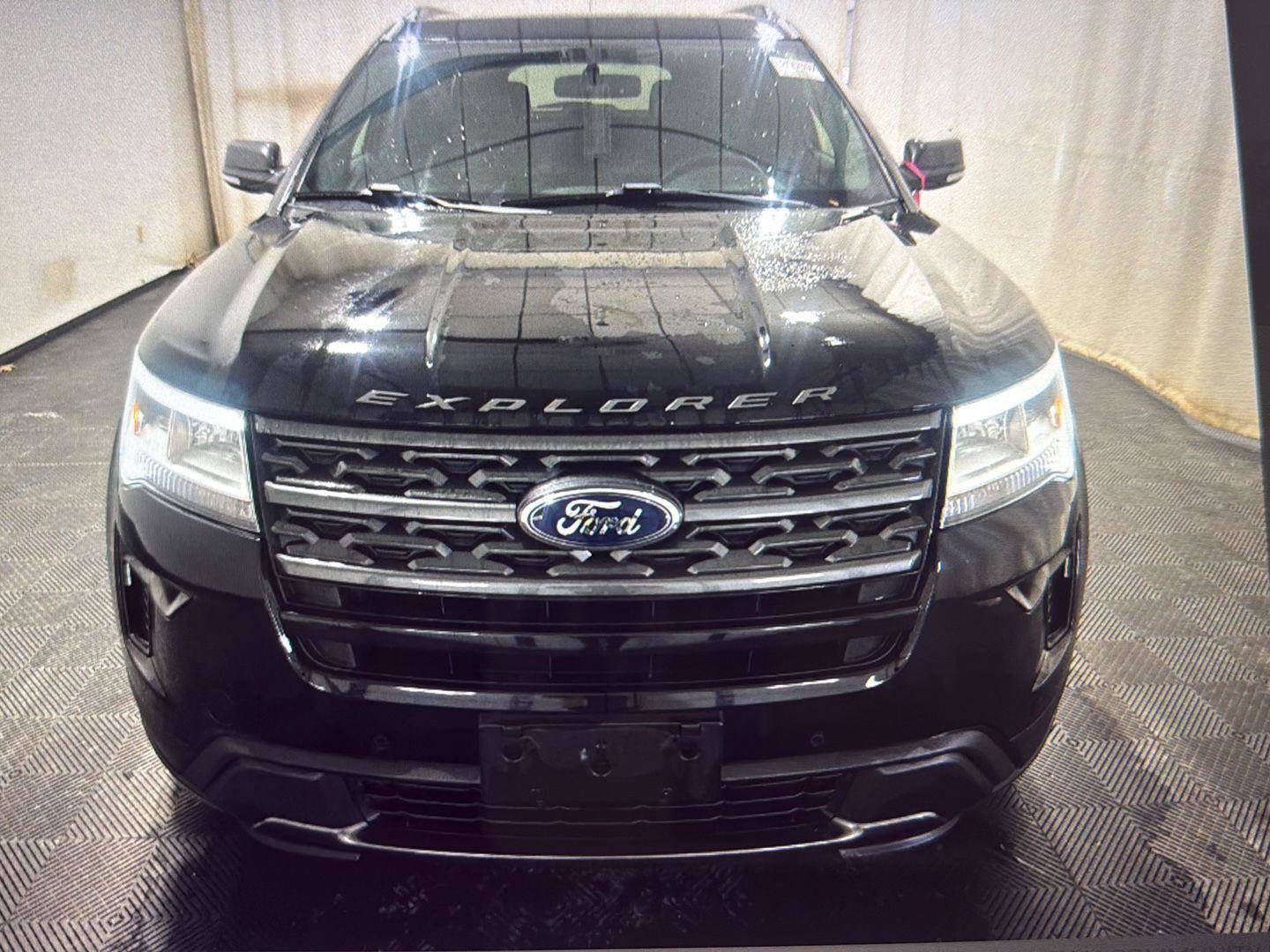 Used 2019 Ford Explorer XLT w/ XLT Sport Appearance Package AWD/4WD image 14