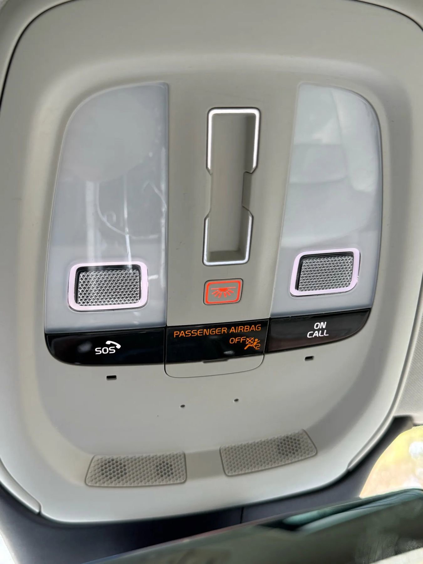 Used 2022 Volvo XC60 B5 Momentum image 26