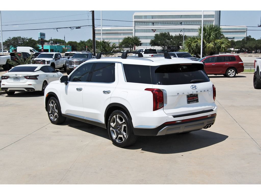 Used 2023 Hyundai Palisade Limited FWD image 3