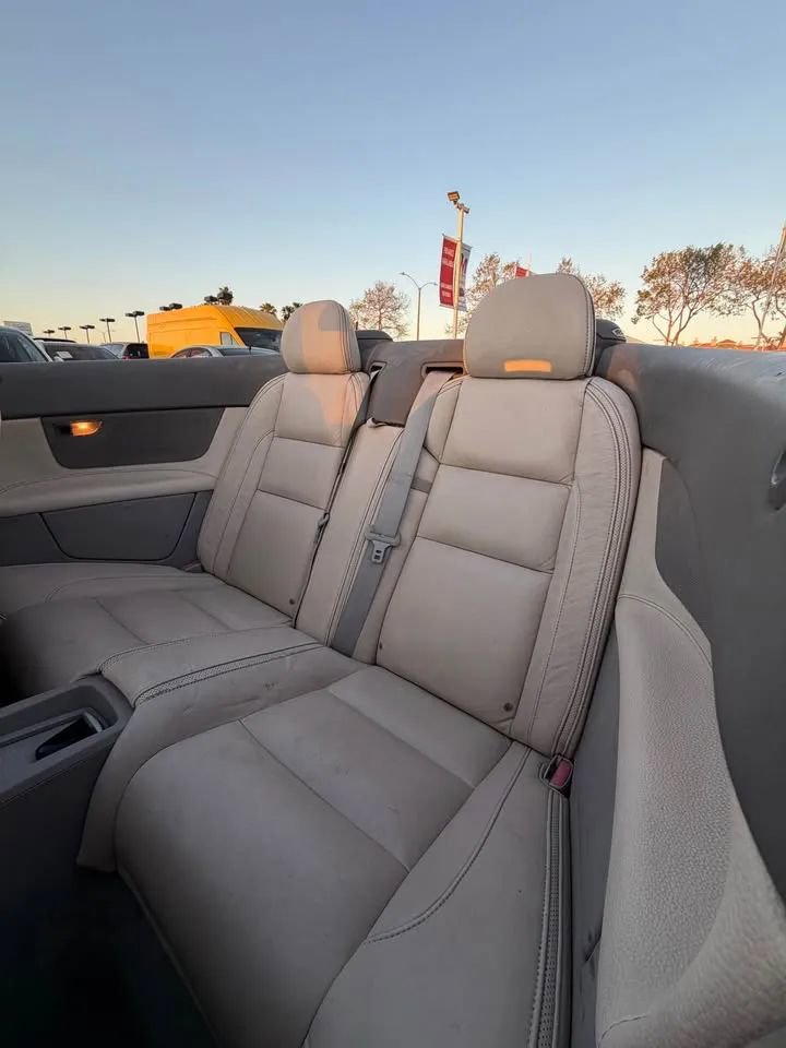 Used 2011 Volvo C70 T5 w/ Convenience Pkg image 11