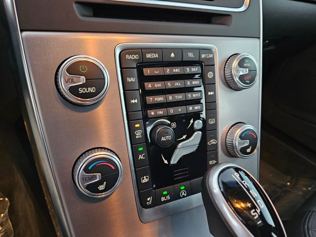 Used 2017 Volvo S60 T5 Inscription image 22