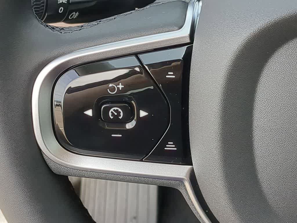 New 2026 Volvo XC90 B6 Plus w/ Protection Package Premier image 22