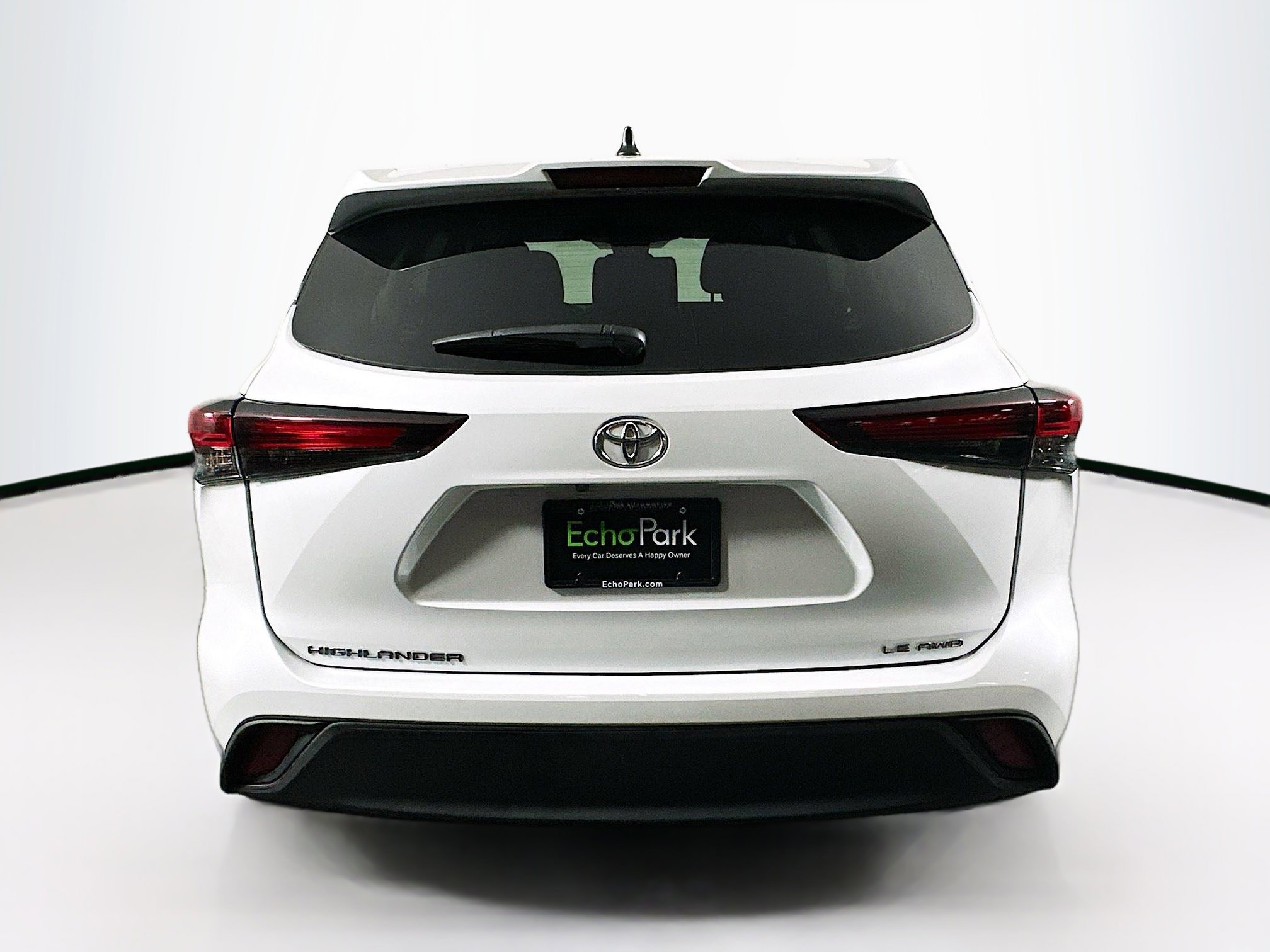 Used 2024 Toyota Highlander LE image 7