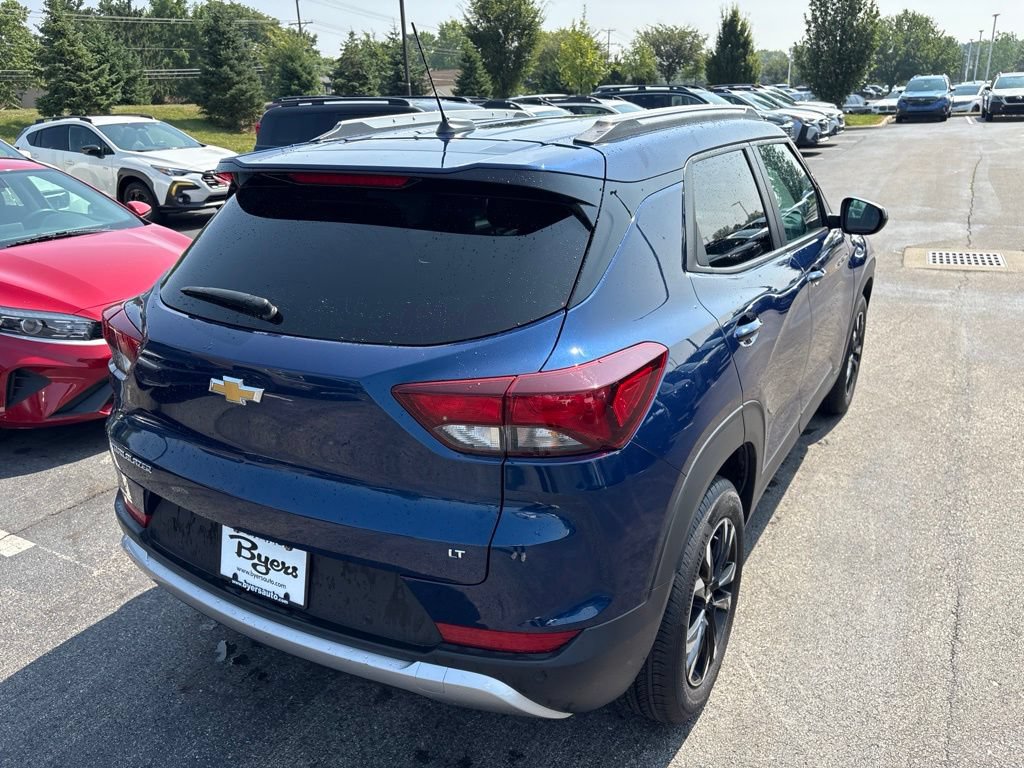 Used 2022 Chevrolet TrailBlazer LT w/ Convenience Package FWD image 3