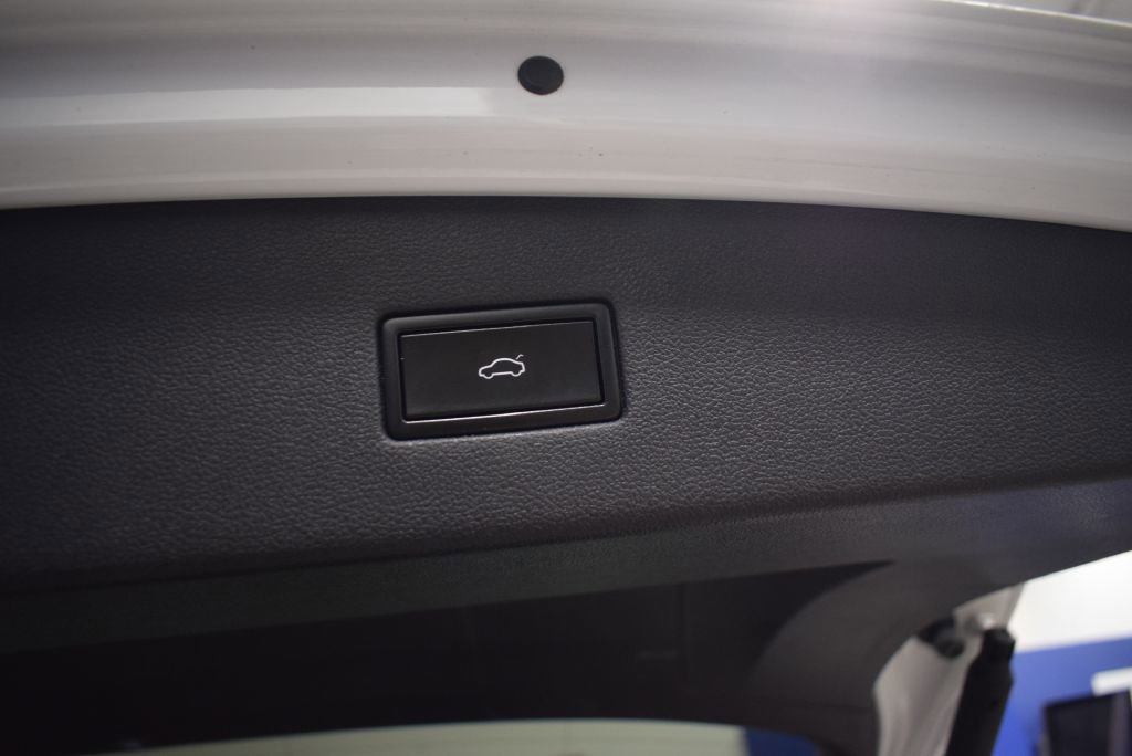 Used 2021 Volkswagen Tiguan SEL w/ 3rd Row Seat Package image 15