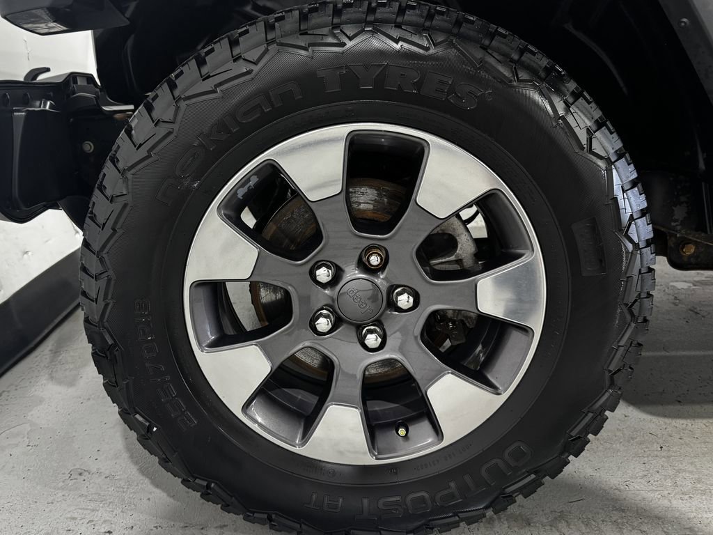 Used 2018 Jeep Wrangler Unlimited Sahara w/ Uconnect 4C Nav & Sound Group image 6