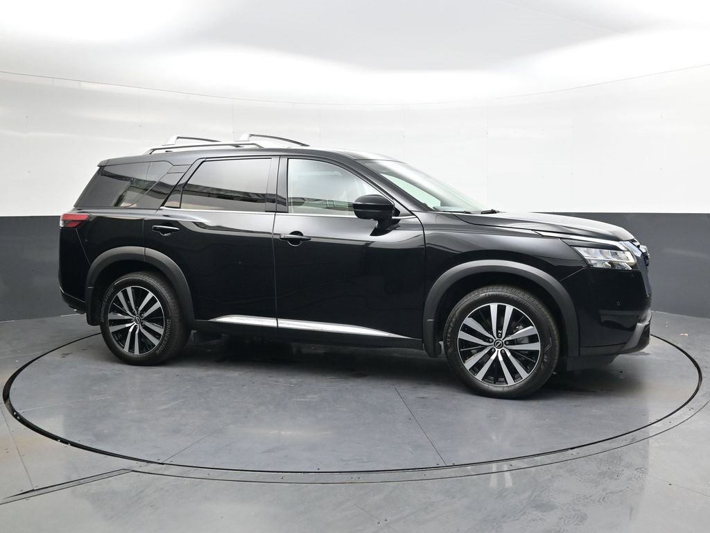 Used 2024 Nissan Pathfinder Platinum w/ Cargo Package image 3