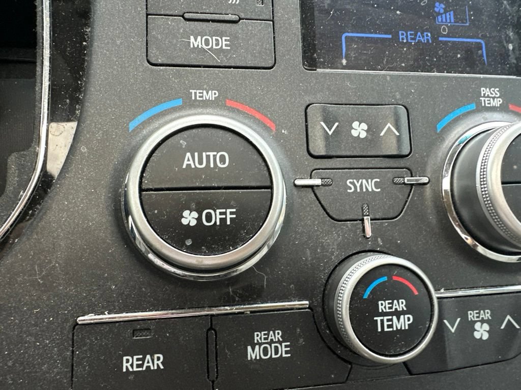 Used 2015 Toyota Sienna XLE Premium FWD image 18
