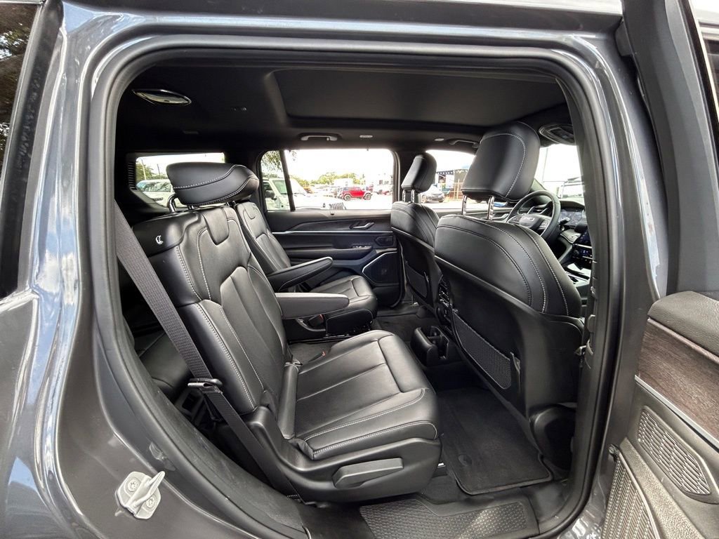 Used 2025 Jeep Grand Cherokee L Limited w/ Luxury Tech Group II image 52