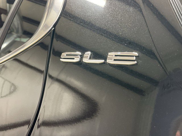 Used 2023 GMC Acadia SLE image 29