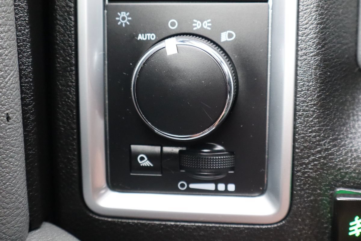 Used 2020 RAM 1500 Classic SLT RWD image 28