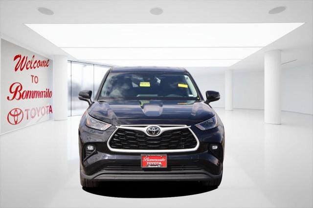 Certified 2024 Toyota Highlander LE AWD/4WD image 4