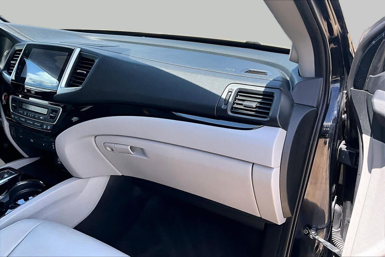 Used 2016 Honda Pilot Touring image 19