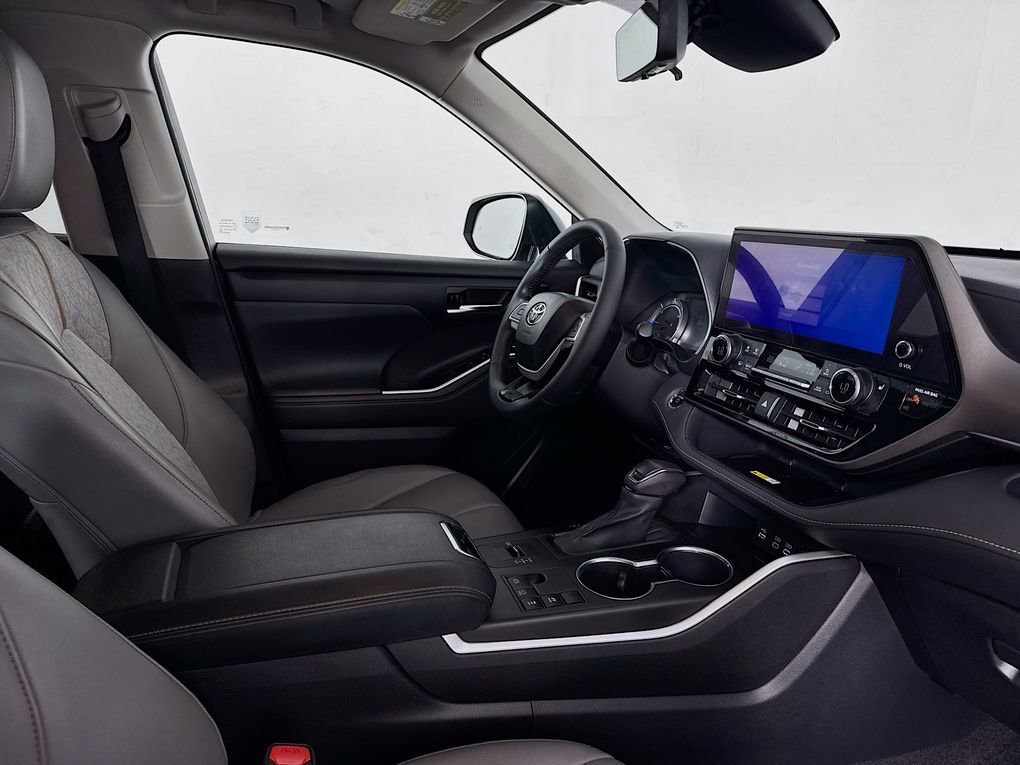 Used 2023 Toyota Highlander Bronze Edition image 37