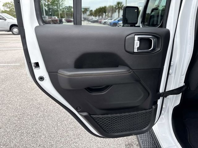 Used 2025 Jeep Wrangler Unlimited Sahara AWD/4WD image 10