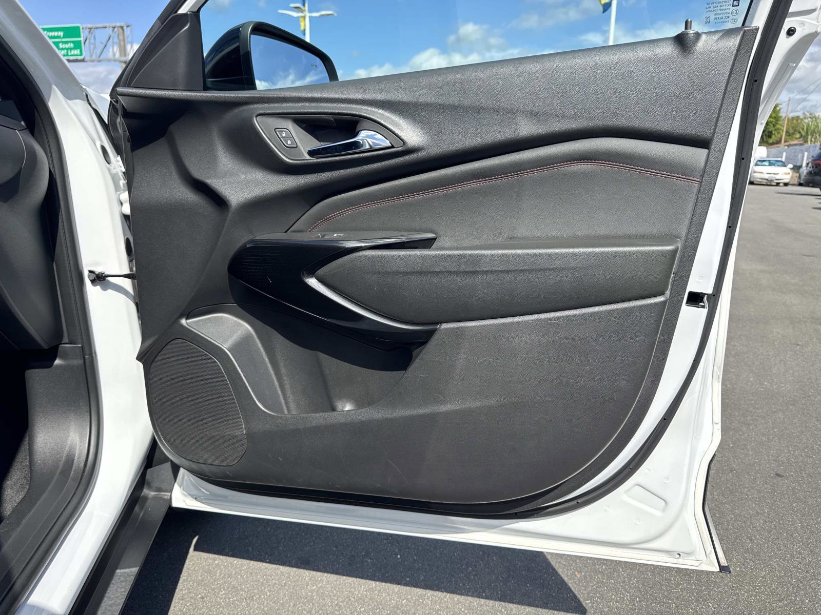 Used 2024 Chevrolet Trax RS w/ Driver Confidence Package image 29