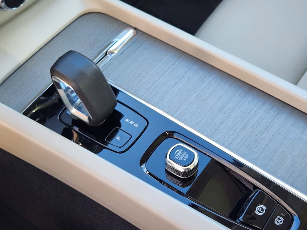 Used 2024 Volvo XC60 T8 Plus w/ Protection Package Premier image 10