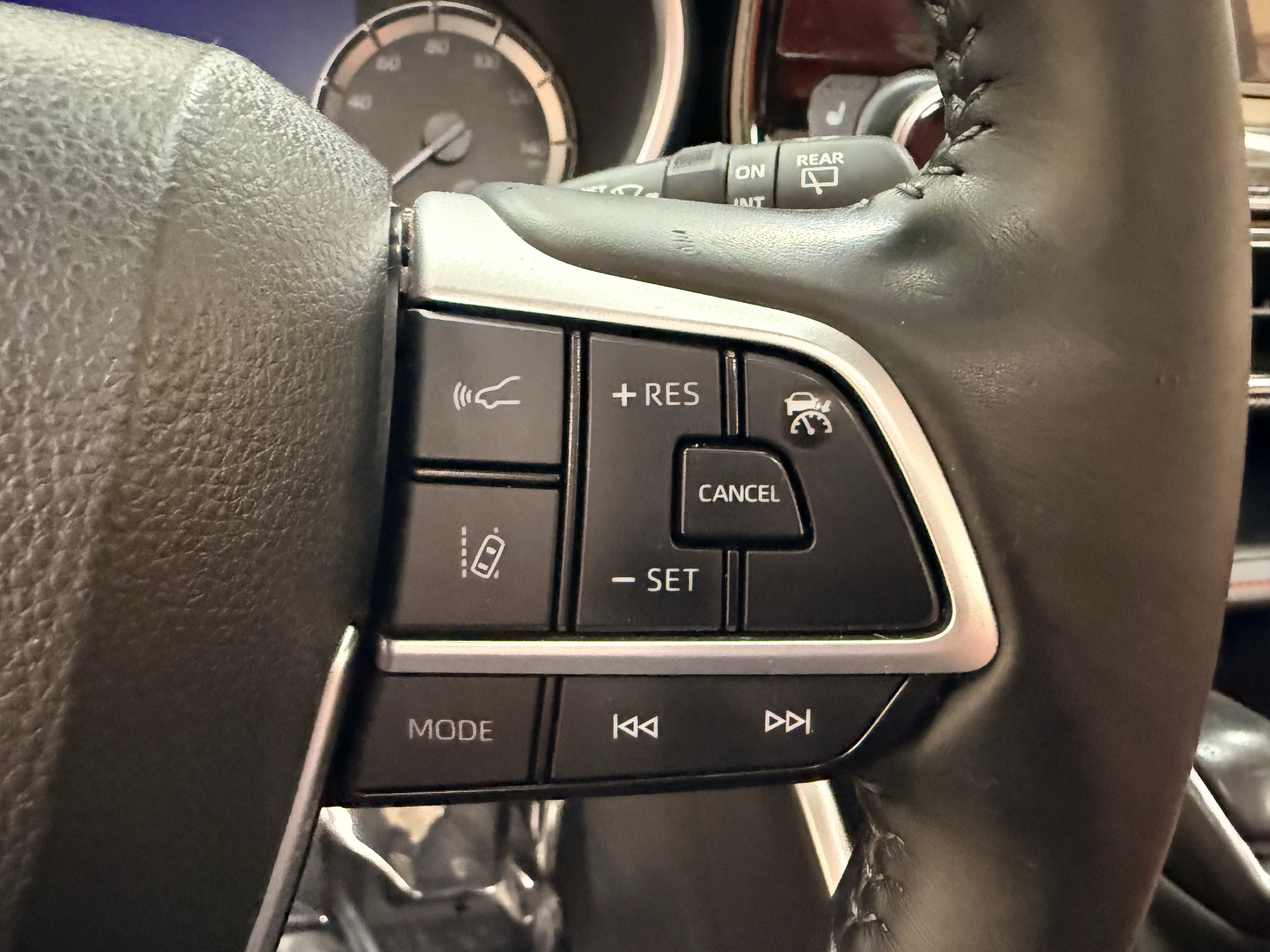 Used 2023 Toyota Highlander XSE AWD/4WD image 13