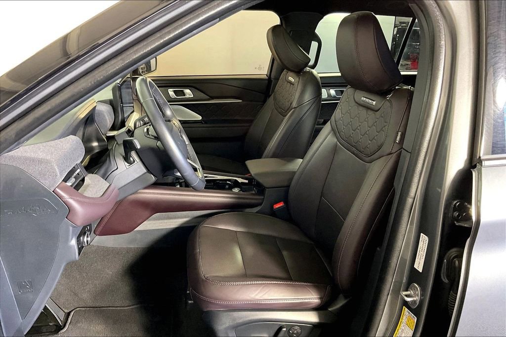 Used 2025 Ford Explorer Platinum w/ LUX Leather Package image 36