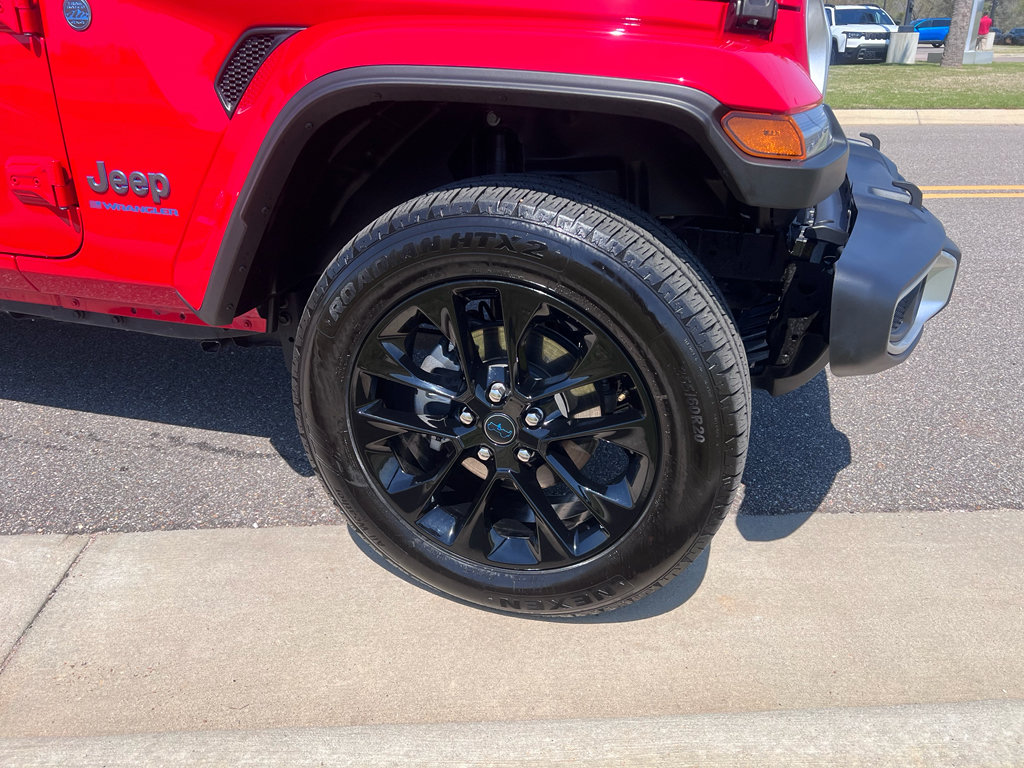 Certified 2025 Jeep Wrangler Unlimited Sahara w/ Safety Group AWD/4WD image 24