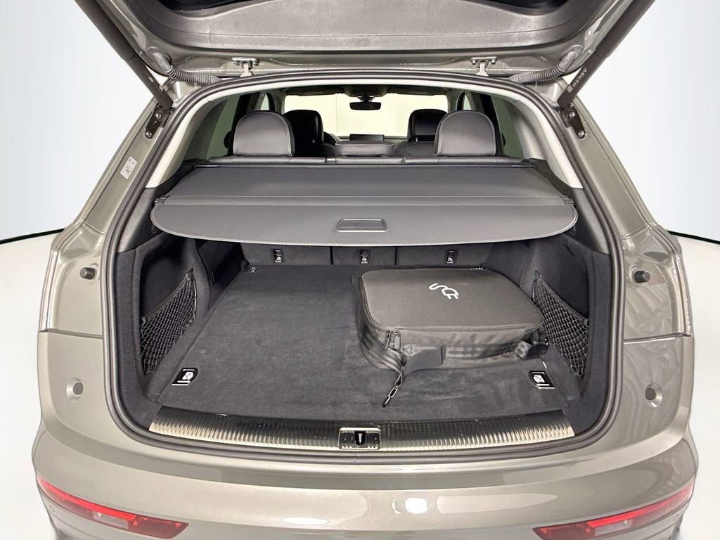 Used 2023 Audi Q5 e Premium Plus w/ Premium Plus Package image 29