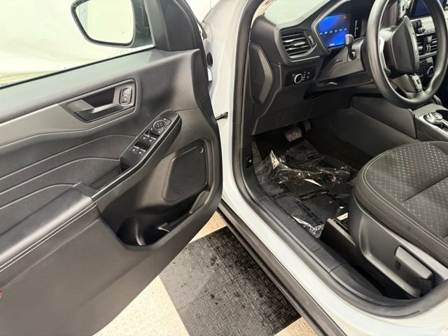 Used 2025 Ford Escape Active AWD/4WD image 29