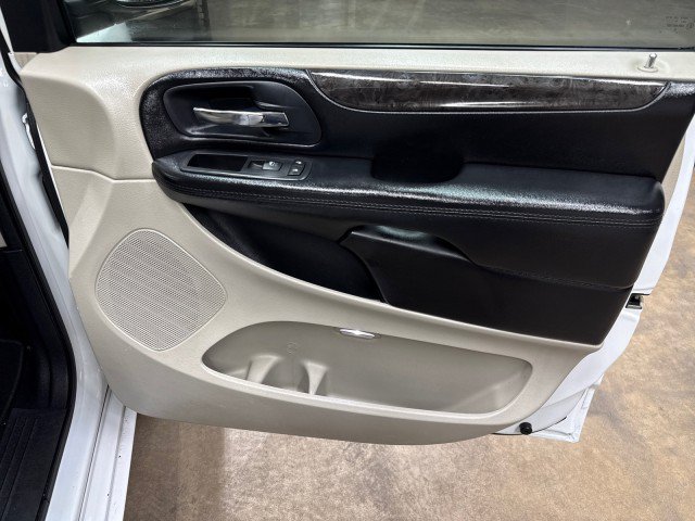 Used 2016 Dodge Grand Caravan SXT FWD image 27