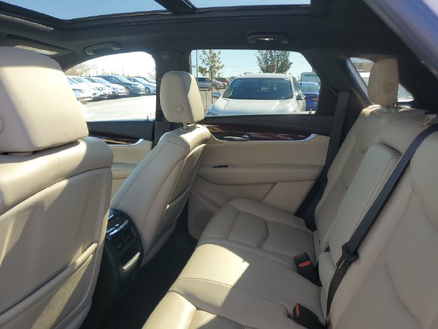 Used 2017 Cadillac XT5 Luxury w/ Driver Awareness Package AWD/4WD image 10