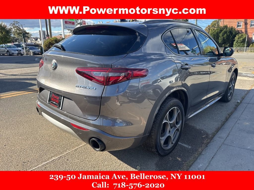 Used 2023 Alfa Romeo Stelvio Ti image 5