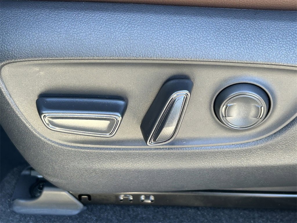 Used 2025 Toyota Land Cruiser image 28