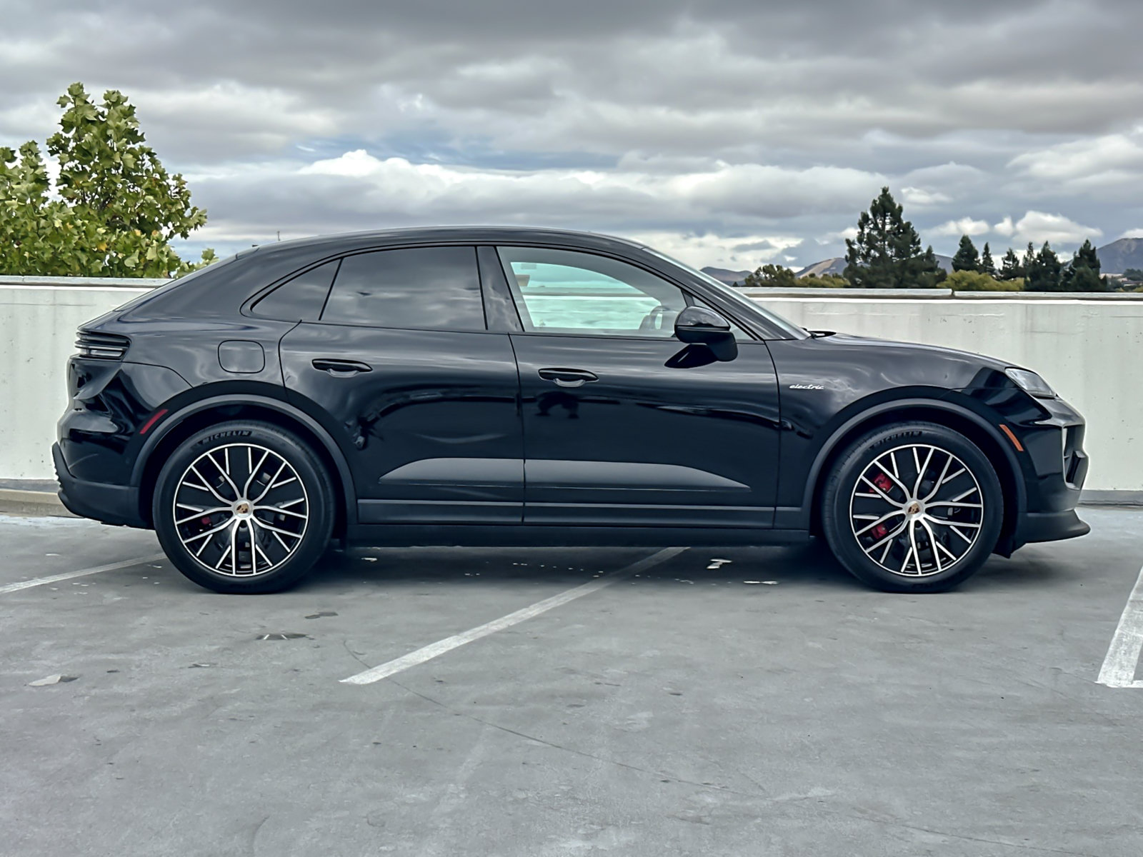 Used 2025 Porsche Macan 4S Electric AWD/4WD image 10