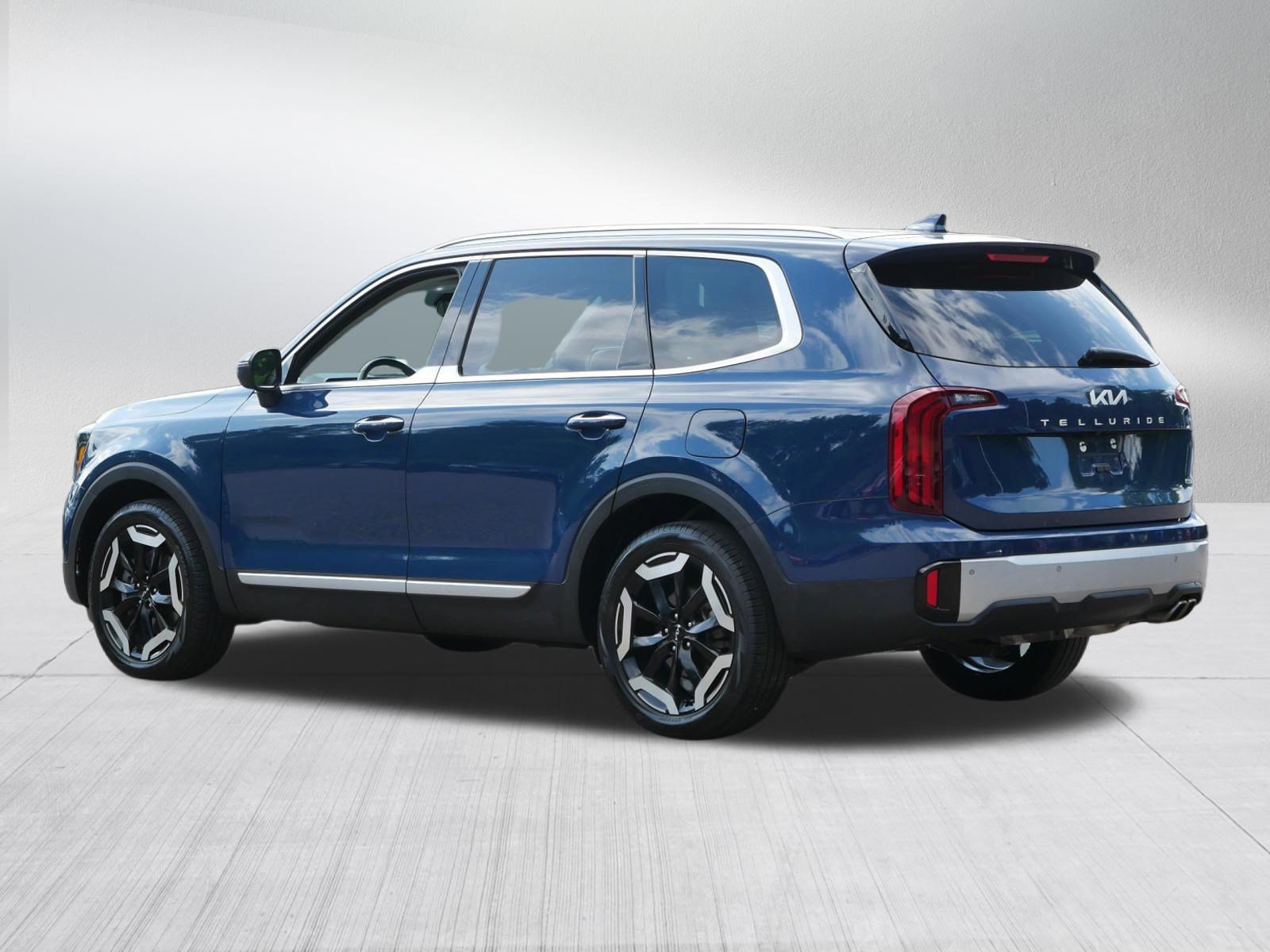 Certified 2024 Kia Telluride S w/ S Sunroof Package AWD/4WD image 5