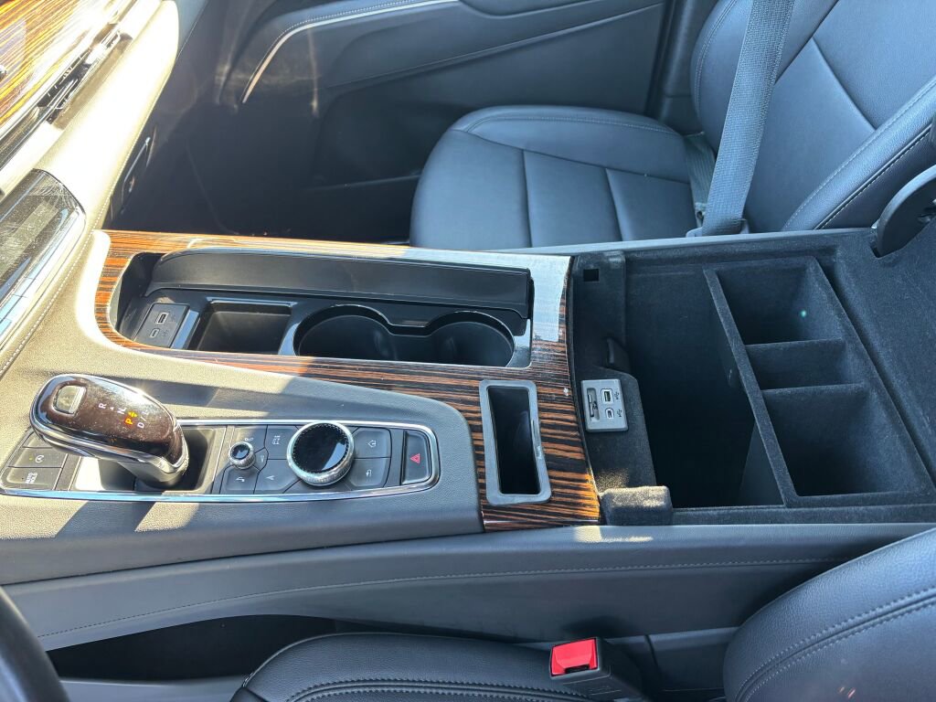 Used 2024 Cadillac Escalade ESV Luxury image 18