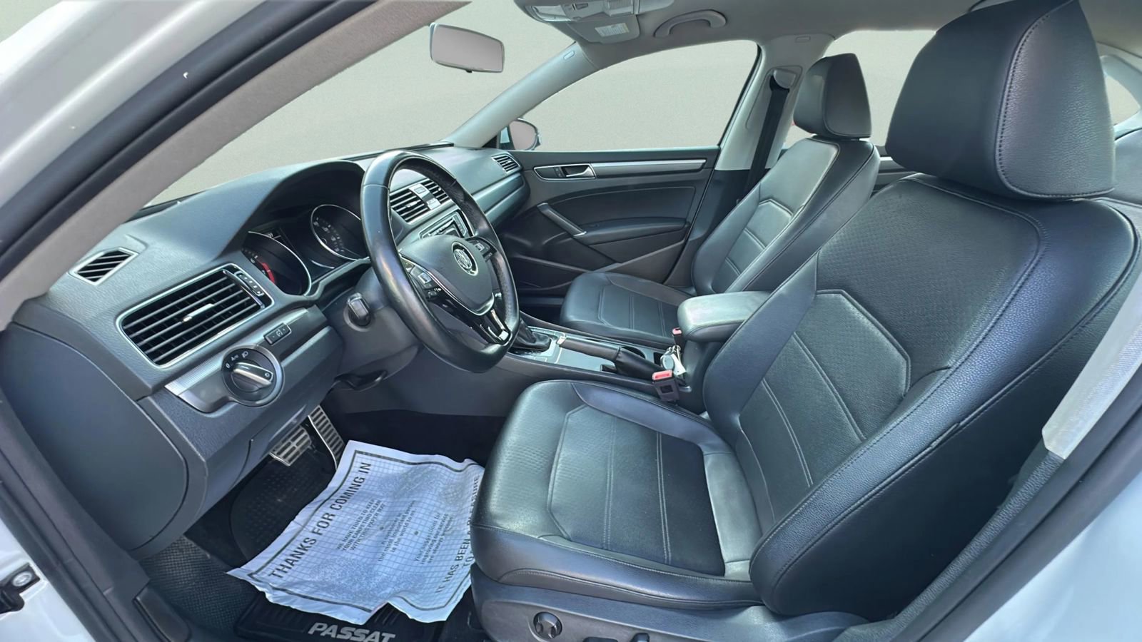 Used 2018 Volkswagen Passat 2.0T R-Line w/ R-Line Lighting Package FWD image 17