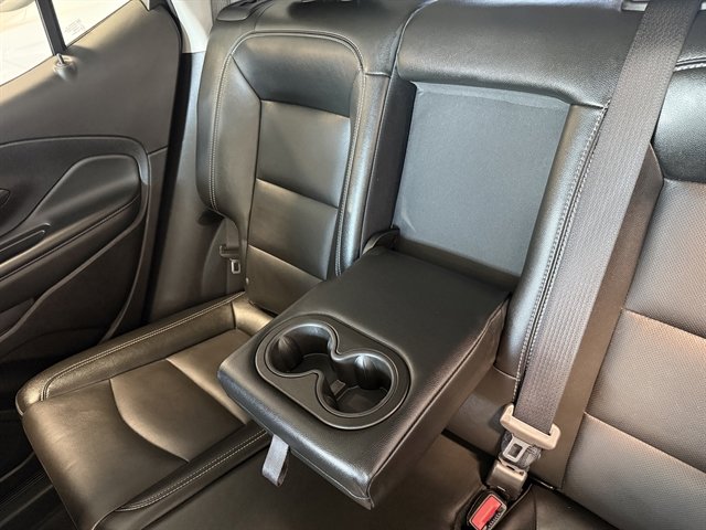 Used 2024 GMC Terrain SLT image 17