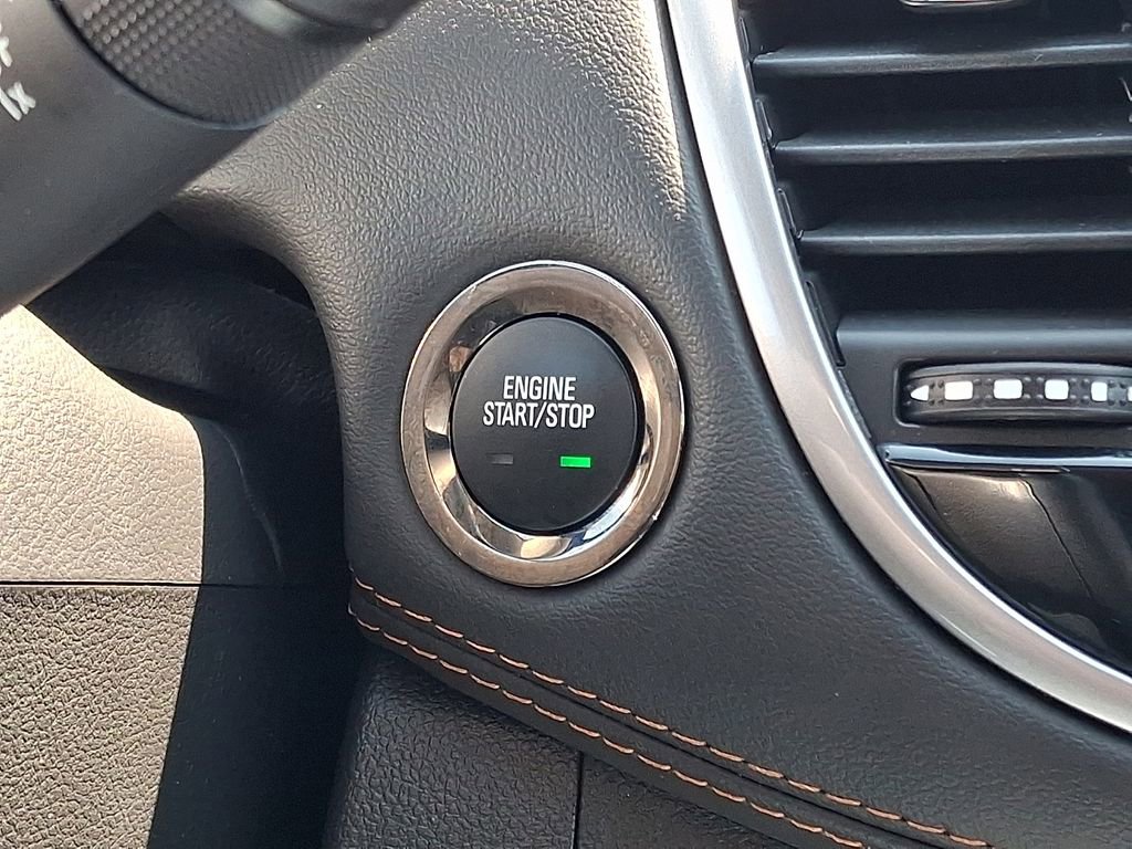 Used 2022 Chevrolet Trax LT w/ LT Convenience Package image 23