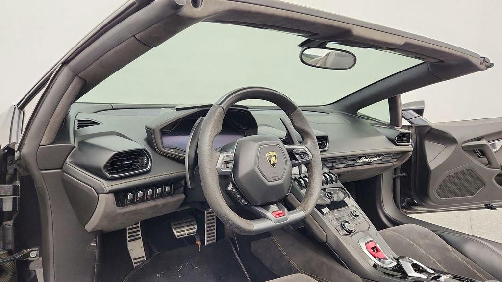 Used 2016 Lamborghini Huracan LP 610-4 image 17
